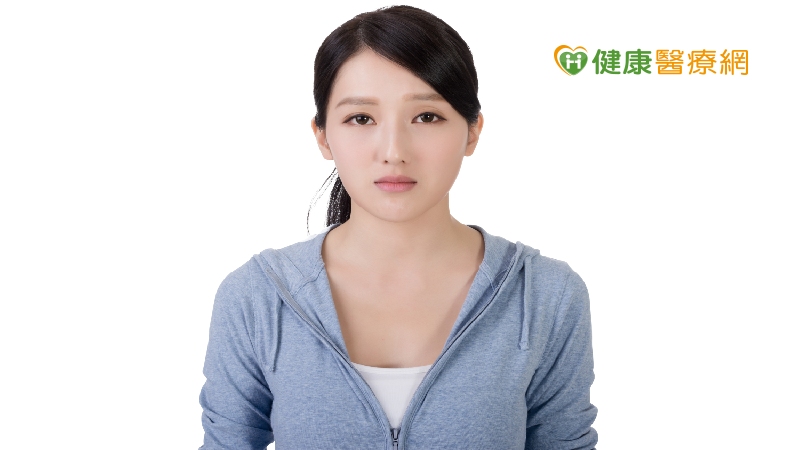 亞洲大學附屬醫院婦產部主治醫師張茂森表示，以女性生殖內分泌學的角度而言，女性一生會遇到三次危機，第一次是青春期，第二次是懷孕期，第三次是更年期，共同特色為身體的性荷爾蒙起了極大變化，若沒有妥善處理，恐會造成身心負擔。