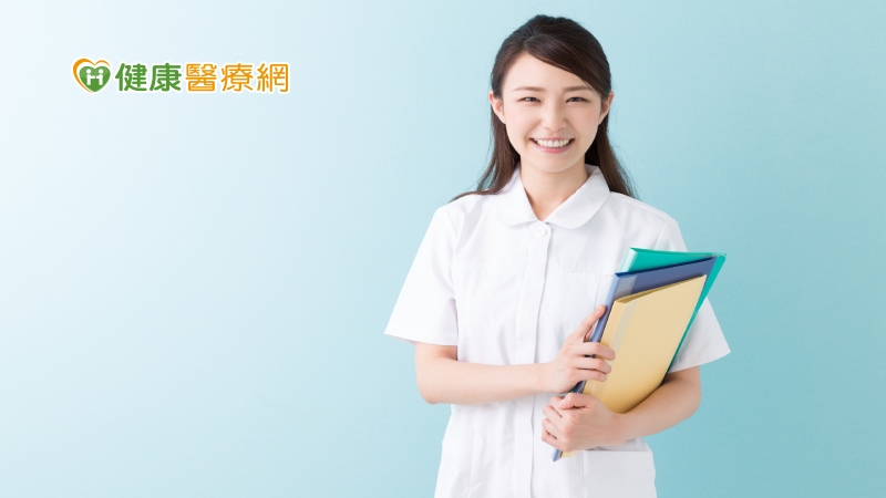 童綜合醫院童敏哲院長更寫了〈致 童綜合醫院護理同仁的一封信〉，表示護理同仁就像兩百年前的南丁格爾女士般，守護民眾健康，為暗夜中的人們，帶來光亮。