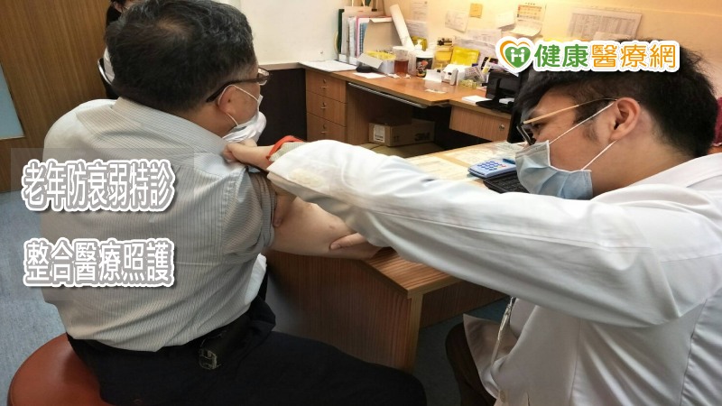 蕭坤元醫師表示，全世界的老年人口所占比例逐年增加，隨著年齡增長，長輩們難免會出現身體機能下降的狀況。隨著老化，老人家常有虛弱無力、體重減輕、肌肉萎縮、容易跌倒，甚至影響行動能力的狀況，與老年人退化相關疾病的醫療支出勢必會大幅提升。
