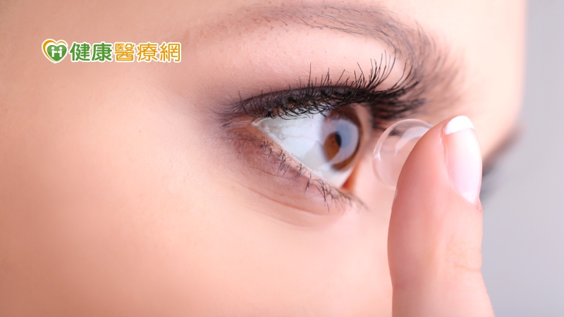 有眼疾會影響配戴者，如乾眼症、角膜病變、青光眼以及精神異常者，皆不適合配戴，若有需要得進一步請教驗光師或眼科醫師。