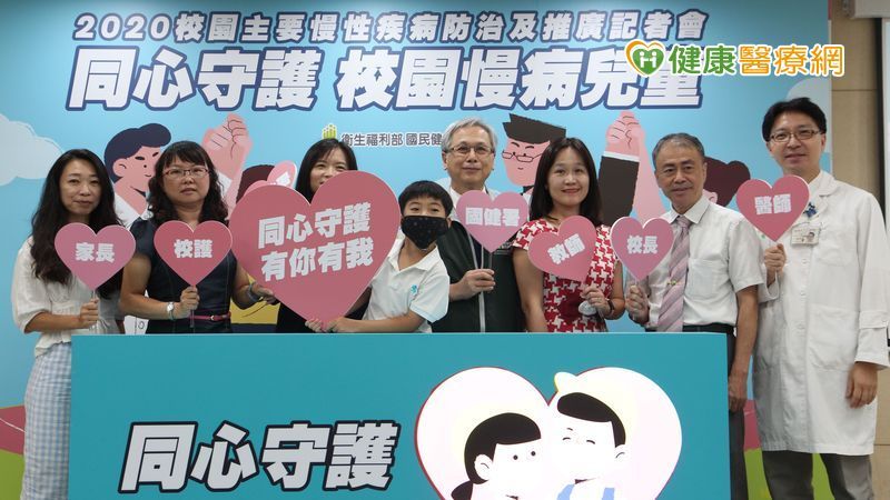 為了讓孩子們能於校園中健康平安學習，國健署與教育部國民學前教育署合作，營造慢性病防治與個案管理支持校園，透過孩童健康管理與監測，可有效掌握孩童身體狀況，進而減少因病請假而影響學習。（照由衛福部國健署提供）