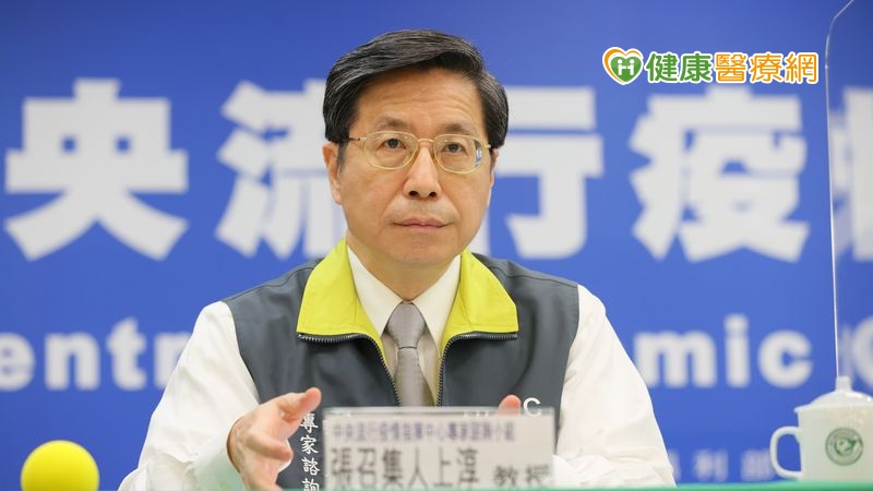 中央流行疫情指揮中心專家諮詢小組召集人張上淳張上淳說明，國外幾個研究報告也是得到類似的結果，因此，國內臨床處置指引在6月初改版時，已不把羥氯奎寧放在治療指引的建議用藥，而是以瑞德西韋做為建議用藥。
