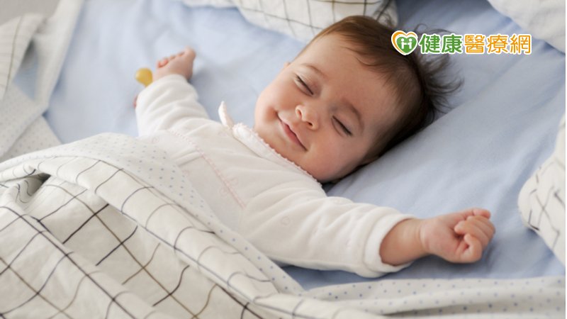 大腦在夜間所分泌大量激素，睡眠褪黑激素在大腦的松果體中產生，人類生長激素也是在睡覺時分泌的，因此睡眠對兒童來說影響很大。