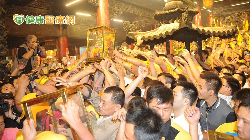 大甲媽祖遶境起轎！　物理治療師：「四要點」預防足病傷害