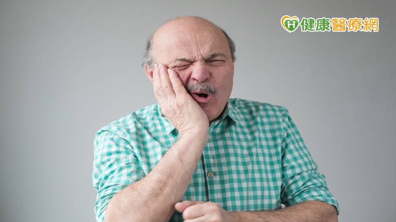 建議年滿50歲以上的民眾，若有免疫功能較弱的慢性病，可自費施打一劑帶狀皰疹疫苗，能有效降低未來患病機率。