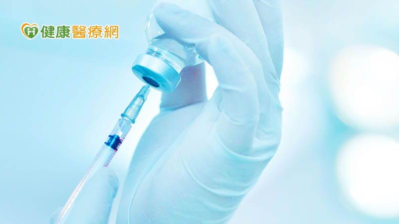 羊膜基質施用方便，使用生理食鹽水回溶後即可經由針筒注射至患部。