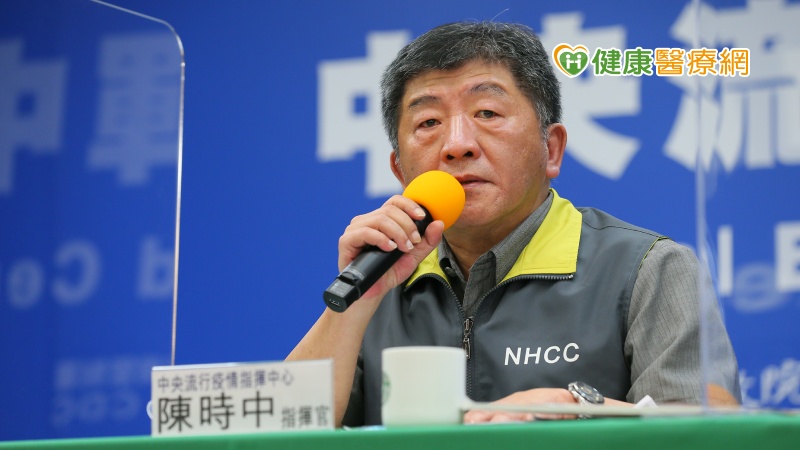 中央流行疫情指揮中心今（1）日表示，國內無新增確定病例，截至目前累計76,883例新型冠狀病毒肺炎相關通報（含75,925例排除），其中447例確診，分別為356例境外移入，55例本土病例及36例敦睦艦隊。確診個案中7人死亡、438人解除隔離、2人住院隔離中。