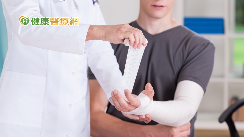 台達基金會伸出援手，捐贈建置高性能新風系統、換氣設備及節能空間改造，幫助陽光為傷友提供更為健康節能的復健空間。