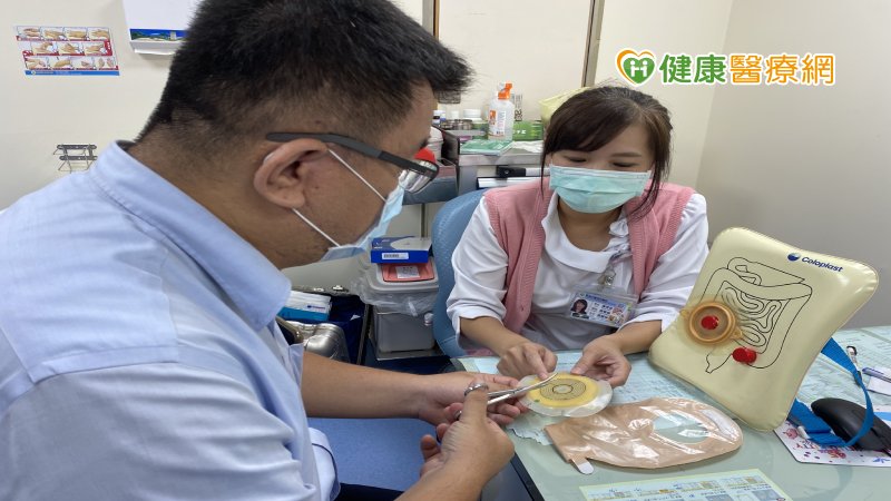 為讓造口患者維持最好的生活品質，造口病人自住院開始一直到出院後，也將持續接受後續追蹤，只要藉由妥善的處理與照顧，患者生活仍可與一般人無異。