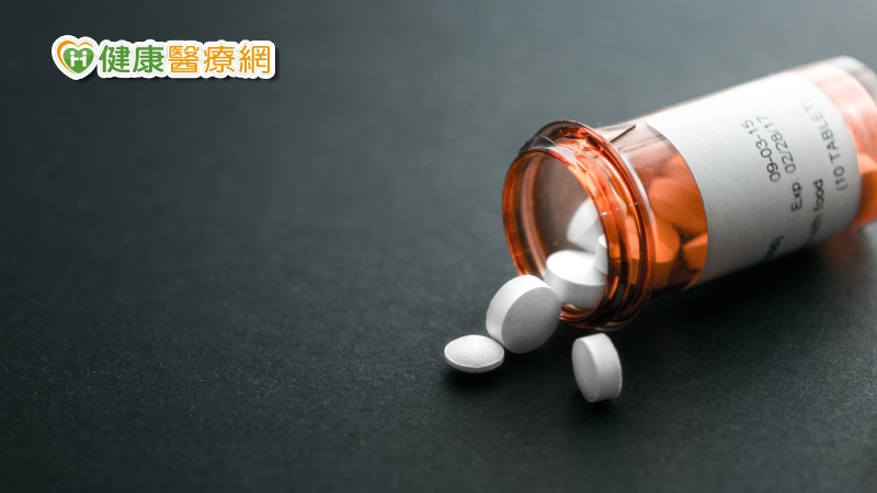 食藥署於10日宣布，「含tramadol成分藥品禁用於顯著呼吸抑制的病人」，造成民眾緊張及部分醫師產生誤解，疼痛與腎臟醫學會20日聲明，此類藥物使用廣泛且重要，食藥署應再審慎評估臨床需求，貿然發布新聞容易引發爭議，也會影響病人用藥權益。