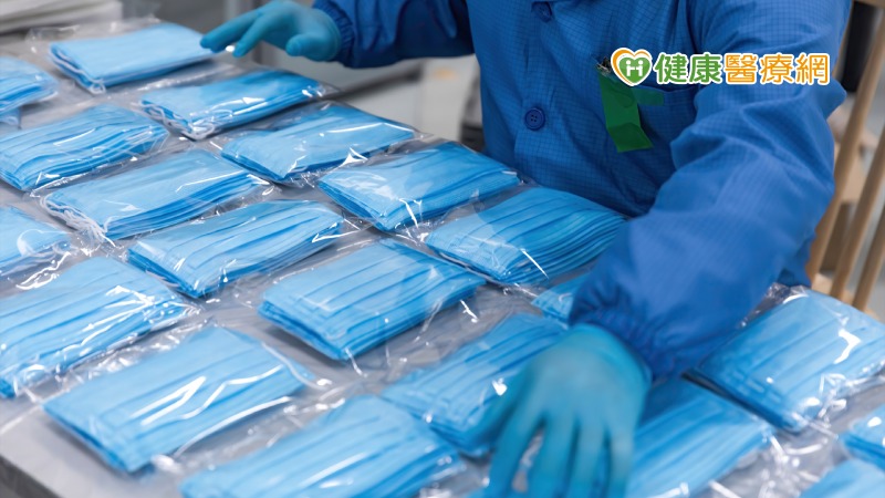 食藥署宣布即日起至9/11，民眾只要持有標示「Carry mask」的口罩都可以至藥局、超商等通路換貨。