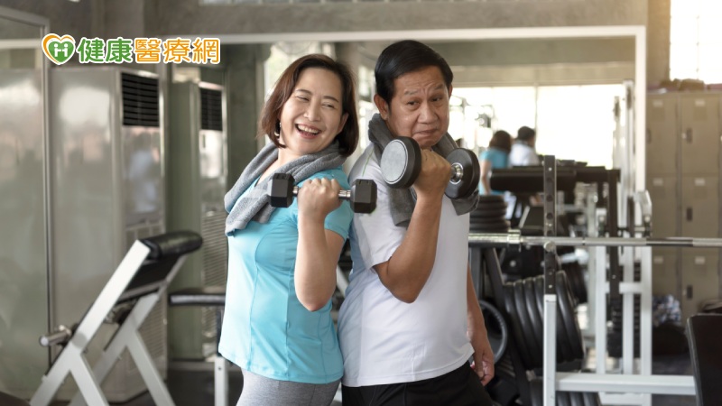 台灣已有許多50、60歲的叔伯阿姨投入健身的領域，越練越健康，美國也有研究證實，老年人也可以練得跟年輕人一樣健康！