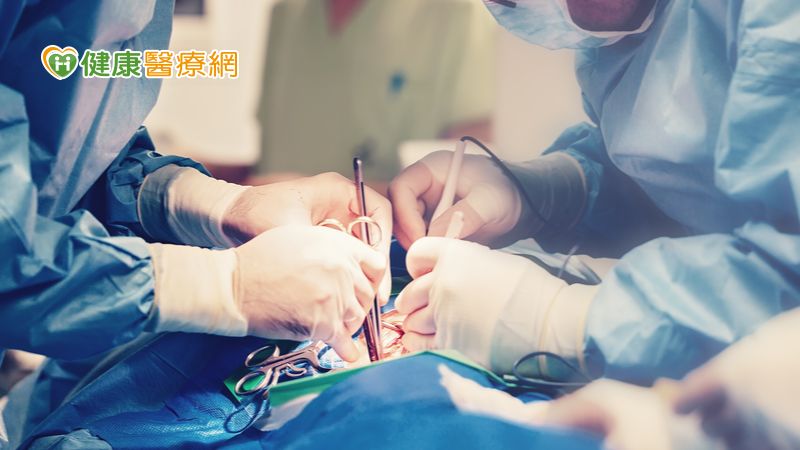 隨著科技進步，止血方式也有新進展，含凝血酶止血劑能解決以往術中止血過程的困擾，能加速凝血功能的進行，包括動脈中的小型血管，也有很好效果。