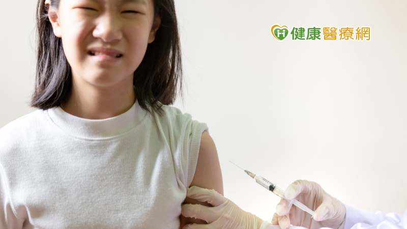 疾病管制署表示，今（109）年公費流感疫苗民眾接種踴躍， 10天流感疫苗已施打273.6萬劑，專家小組建議，65歲以上長者及6個月以上至國小入學前幼兒等主要流感高危險族群優先接種。