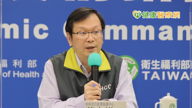 指揮中心統計，截至目前國內累計106,080例新型冠狀病毒肺炎相關通報(含104,528例排除)，其中605例確診，分別為513例境外移入，55例本土病例，36例敦睦艦隊及1例不明。