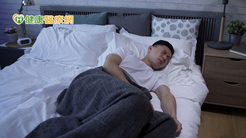 許多患者認為下背痛只要吃止痛藥忍過去即可，但其實疾病對脊椎的傷害仍在繼續。