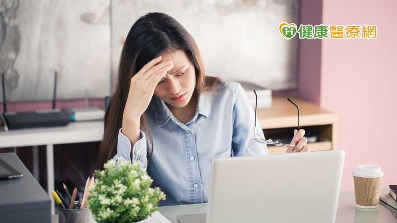 偏頭痛是需要治療的「疾病」，若患者每月有15天以上的頭痛症狀，且其中有8天以上符合偏頭痛的診斷，並持續3個月以上，則是慢性偏頭痛的患者。