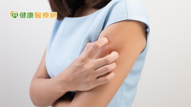 蜂膠、蜂王乳、蜂蜜不只吃也能擦　結合蜂蠟呵護乾燥肌膚