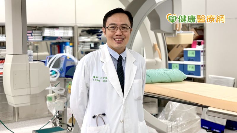 亞洲大學附設醫院心臟科王宇澄主任表示，心臟衰竭在中老年人的盛行率較高，但年輕人也有可能因三高或遺傳性、病毒性的原因罹患心衰竭。