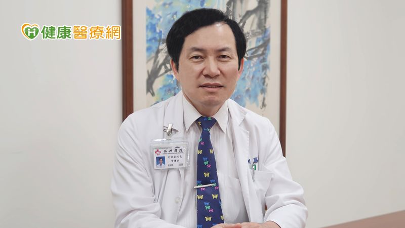 健保已有條件給付CDK4/6抑制劑搭配抗荷爾蒙藥物，治療期間除了白血球低下的副作用外，不會產生像化療掉髮、嘔吐的狀況，對生活品質影響相對小