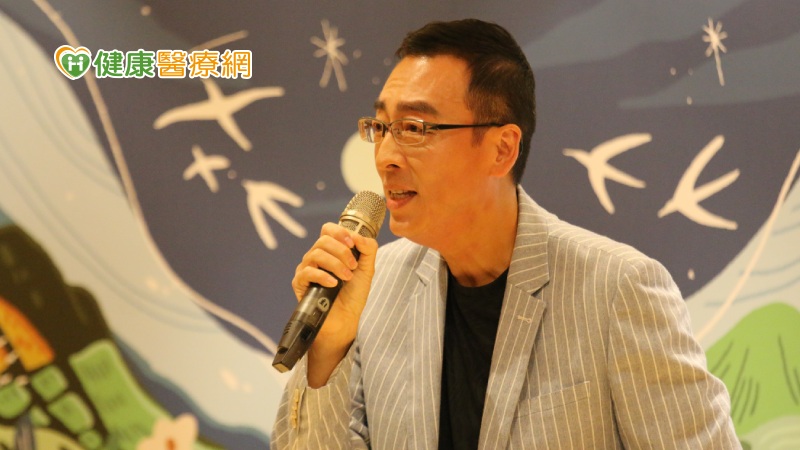 在今年疫情期間創作「跟病毒 Say No」、「打個心靈點滴」二首防疫歌，獲得高雄新聞局、交通部航港局作為防疫歌曲的李兆麟，在眾多的大師、名創作人及專業音樂工作者中脫穎而出，受到青睞並獲文化部影視及流行音樂產業局 108 年補助「本土語言流行音樂專輯」製作發行─《一暝一眠一夢》。