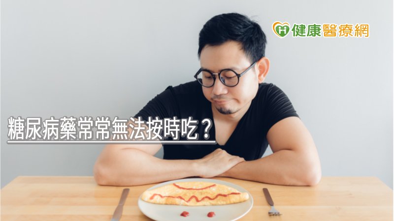 「提早餓」或突然出現手抖、無力等不適症狀時驗血糖，若確定是低血糖，則需回診與醫師討論調整用藥問題。