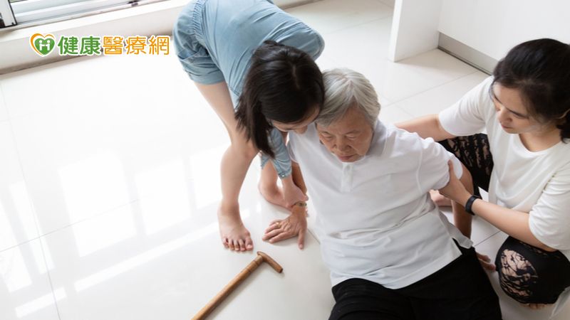 根據衛生福利部資訊，在2019年十大死因排行榜中，腦中風等腦血管疾病排名第四1，雖然死亡率正逐漸降低，但造成民眾殘障最常見的原因，卻也是腦中風。