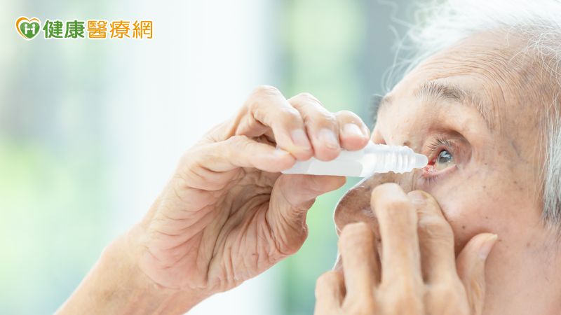 目前濕性老年性黃斑部病變是一種可以治療的疾病，隨著新生血管抑制劑的使用，超過八成的病人在治療之後，視力都可以維持或進步。