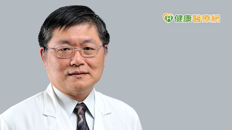 李威震主任不僅經常代表台灣與國際接軌，亦盡心提攜後輩，讓台灣優良的移植技術與年輕醫師得以被世界看見。