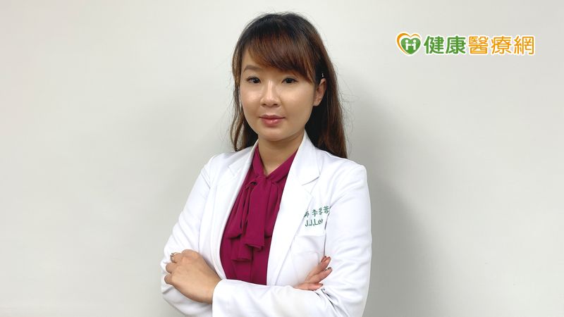 若患者出現單側、搏動性、中或重度疼痛、日常活動會加劇特徵的頭痛，且每次頭痛持續4至72小時，並具有噁心、想吐、怕光或怕吵的感覺，就有可能是偏頭痛。