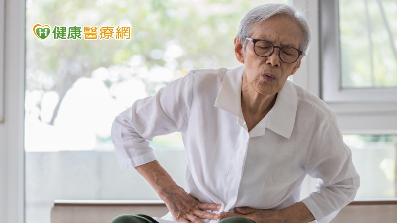 吳奕霆醫師強調，農曆年假期將至，民眾外出聚餐或家族團圓吃飯記得要先確認食材是新鮮的並且要烹煮至全熟，避免生食或食用無法確保是否新鮮的海鮮食品。