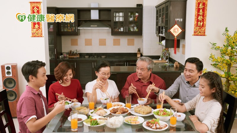 潘筱芳指出，糖尿病的飲食是均衡飲食，各類食物都有，只是份量需要控制。要好好的控制血糖，首先要知道自己身體處理血糖的能力。別人吃一碗飯，血糖還好。你吃一碗飯，血糖會升高多少？