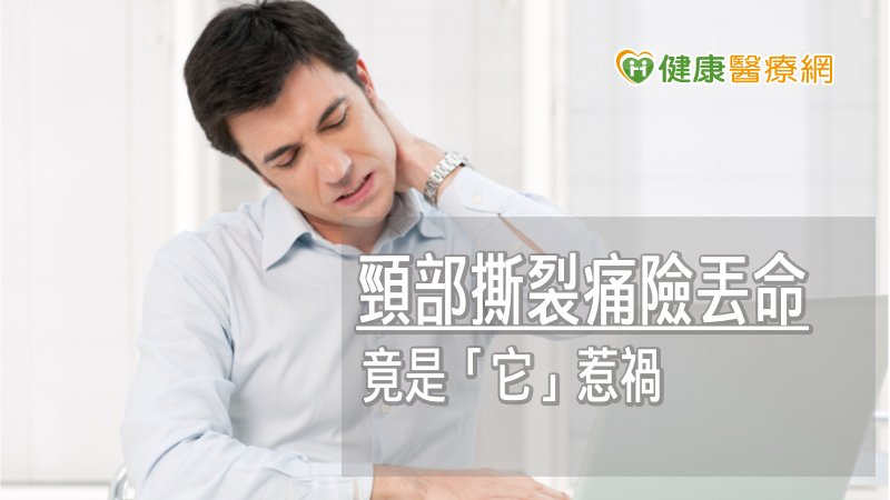 誘發主動脈剝離的主要因素為高血壓及抽菸。