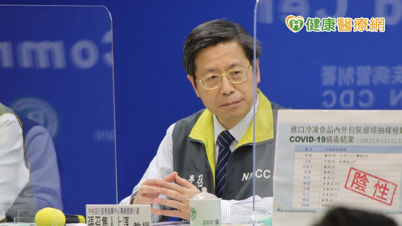 指揮中心專家小組召集人張上淳表示，當中有2位屬重症在加護病房，4位有輕、中症肺炎狀況，但均有改善中，其他皆為輕症。