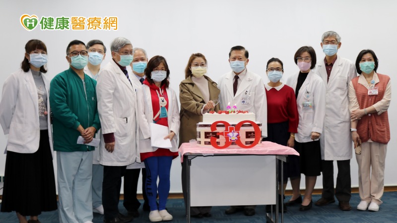 振興心臟移植小組自1988年7月施行第一例心臟移植手術，至今年(2021年)1月底，已完成了537例的心臟移植，年齡從2.3歲到75歲，其中有一例換心人李秀英小姐存活超過三十年，成為全亞洲存活最久的換心人。