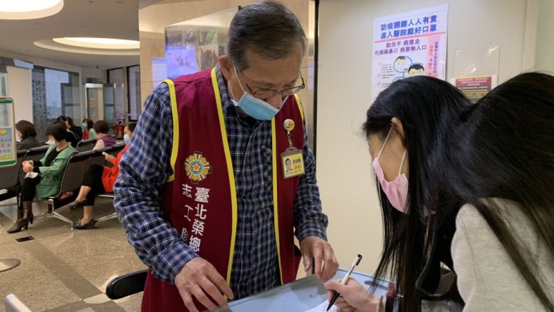 北榮銀髮志工獲贈助聽器  重啟樂齡聲活獻愛心