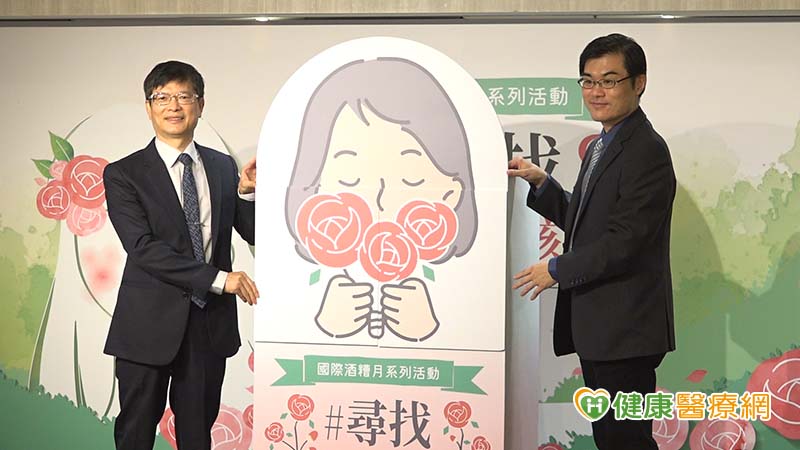 黃輝鵬醫師（左）與朱家瑜醫師（右）在記者會現場共同呼籲玫瑰女孩尋求專業醫療協助。