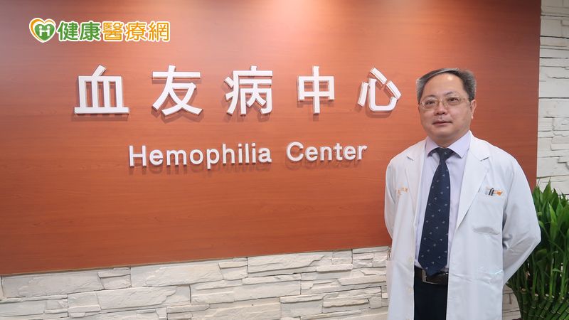 蕭志誠醫師表示，重度血友病病友至少規律預防性治療，並與醫師進行諮詢與討論，找出最適合自己的治療方針，才可以有效改善治療品質。