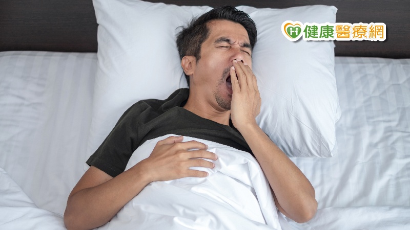 一項新的國際睡眠調查報告顯示，新冠肺炎疫情下7成受訪者出現睡眠問題，且4成的受訪者表示會半夜醒來。