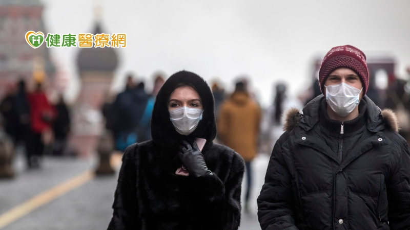 為了避免再次出現第三波感染風波，有必要在5月前為該國四分之一的人口接種疫苗，俄羅斯聯邦生物醫學署長維羅妮卡•斯科沃爾佐娃（Veronika Skvortsova）在3月初強調接種疫苗的重要性，她甚至透過數學模型來計算，這波病毒應該從5月開始，將在10月達到高峰。