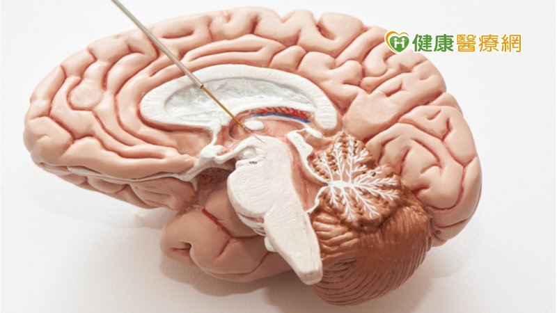 目前健保對於深層腦部電刺激手術僅給付於巴金森氏病，期望未來妥瑞症和一些特殊的肌張力不全症也能納入健保，減輕病患的負擔。