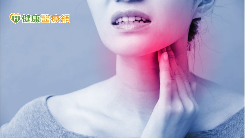 甲狀腺癌在所有的癌症中算是預後非常好的癌症，治療上，目前已有經口內視鏡甲狀腺微創手術取代傳統甲狀腺手術，不僅不留疤痕，也能降低患者說話神經損害。