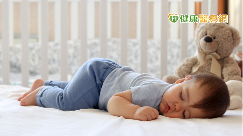 寶寶姿勢性頭形畸形　當心是「睡姿」惹的禍