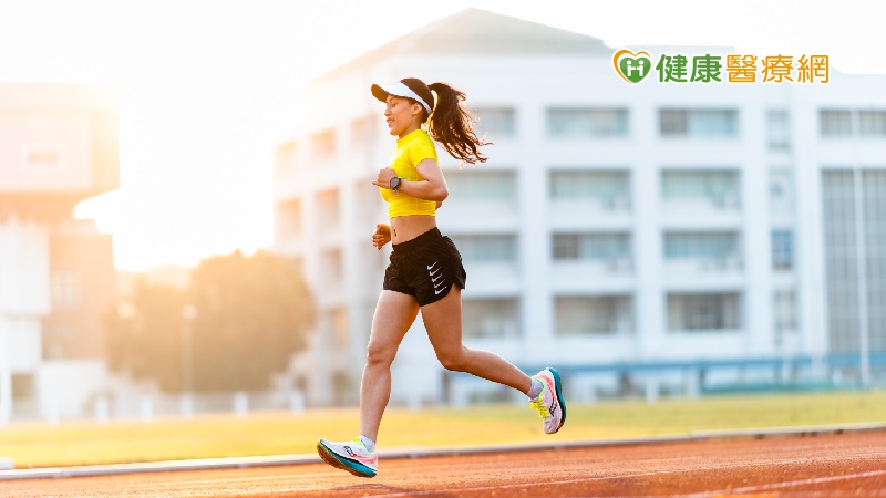 根據《英國運動醫學雜誌》（British Journal of Sports Medicine）發表的一項研究指出，人們透過智能手機應用等智慧工具可以有效激勵人們持續運動，對於運動訓練起到一定積極的影響，結果顯示可以將步數平均增加至每天1850步。