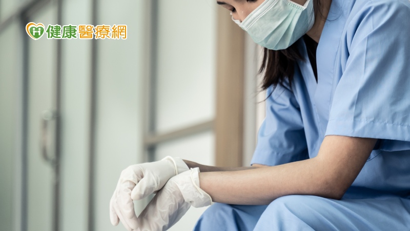 臺北市立聯合醫院企業工會表示，這幾天接到無數的員工申訴，醫療崩壞在即，基層真的已經不知如何是好。不想引起社會恐慌，只是希望社會可以聽見醫護求救的呼喊。