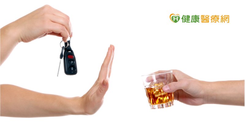 五大拒酒話術，像是聲量最高的喝酒傷身（會起酒疹、會傷肝、會傷胃、醫生說不能喝酒及吃藥等），其次是開車、酒駕臨檢取締、代駕等，或是以茶、飲料、咖啡代酒，及誠實說不喝酒直接拒絕，不然就以其他說法拒酒（酒量不好、尿遁、易醉、易吐、不喜歡等）。