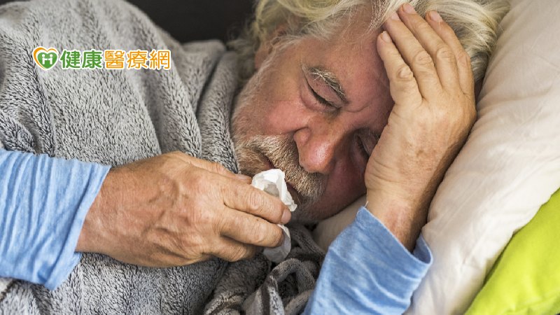 臺北市政府社會局表示，17日晚間有長輩感到身體不適，於18日進行核酸檢測（PCR）確診，並收治仁愛醫院住院，依疫情指揮中心防疫醫師指示，已先匡列22位密切接觸者，PCR結果皆為陰性。