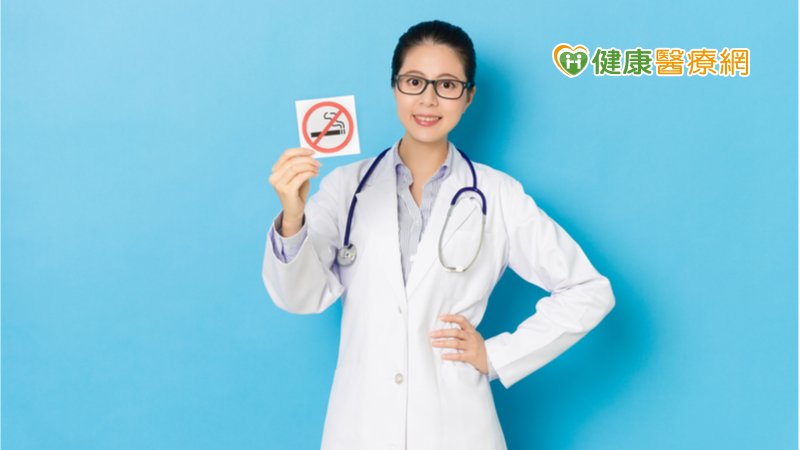 現階段國際戒菸治療的趨勢，是採取專科醫師主動在照護流程上介入戒菸治療，又稱為渥太華戒菸模式。