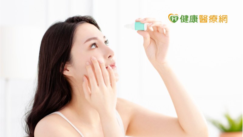 在保存上，除非醫師或藥師有特別提醒，一般眼用製劑皆不需冷藏保存，僅需放置通風、無陽光直射之陰涼處即可。此外，需謹記任何眼用製劑開封一個月後，不論是否以冷藏保存，皆不建議繼續使用，應丟棄換用新開封的藥品。