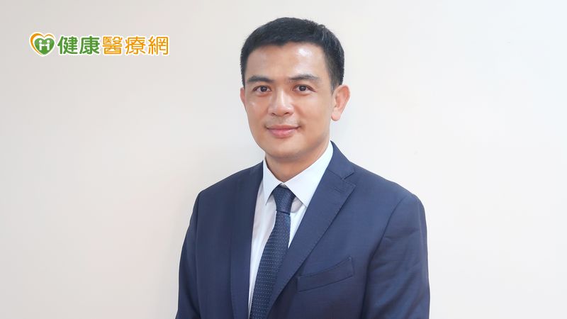 高雄長庚紀念醫院泌尿科主任王弘仁表示如果生活作息調整之後，仍無法有效改善夜間多尿症狀，可經由醫師評估使用口服抗利尿激素藥物。